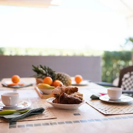 Con Giardino Direttamente Sul Mare شقة