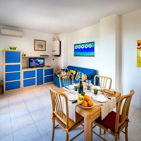 Con Giardino Direttamente Sul Mare * سيلفي مارينا