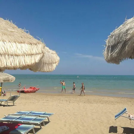 Con Giardino Direttamente Sul Mare * سيلفي مارينا